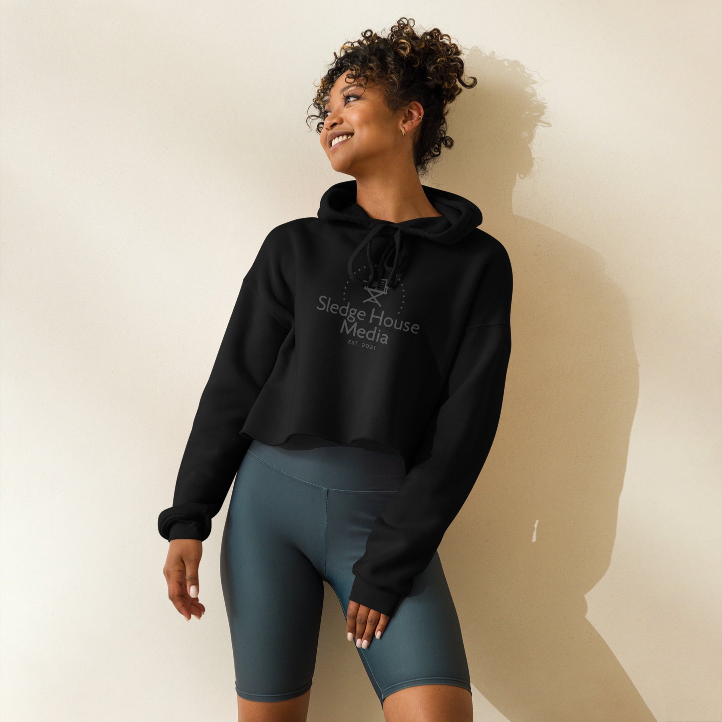 "The OG" Sledge House Media Women's Cropped Hoodie Noir